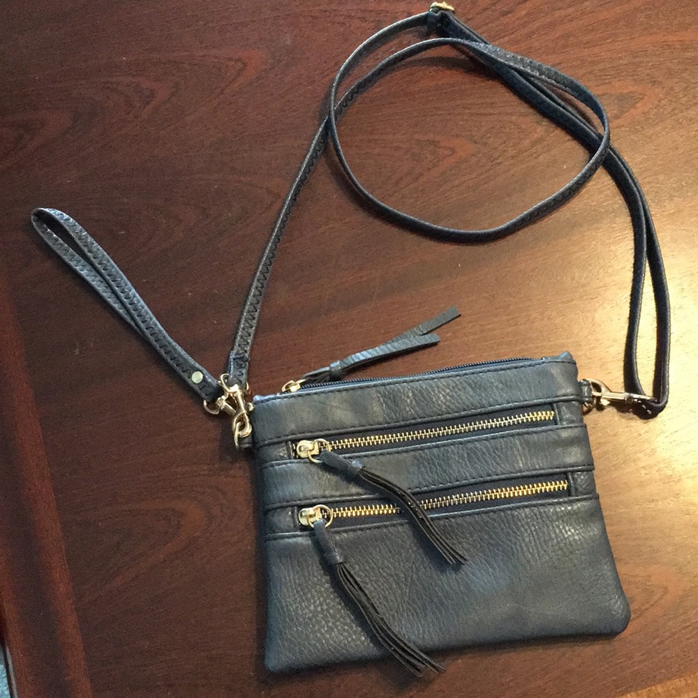 Navy purse w/ 2 removable straps. Crossbody